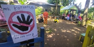 Kegiatan dolanan di Sekolah Alam Ramadhani memperingati Hari Anti Korupsi Sedunia. Foto: AJI Kediri
