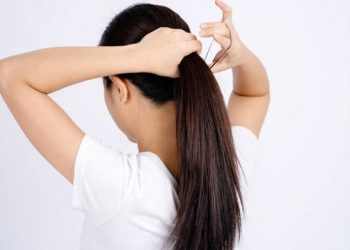 Ilustrasi menguncir rambut. Foto: Unsplash