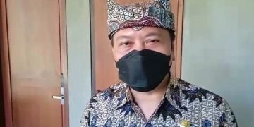 Kepala Dinas Kesehatan Banyuwangi, Amir Hidayat saat dikonfirmasi terkait keracunan massal. Foto: Bacaini