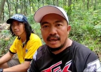 Ketua Komunitas Trail Kediri, Ashari saat reuni komunitas motor trail se-Kediri Raya. Foto: Bacaini