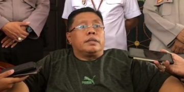 Wali Kota Blitar, Santoso saat menceritakan kronologi perampokan di rumah dinasnya. Foto: Bacaini