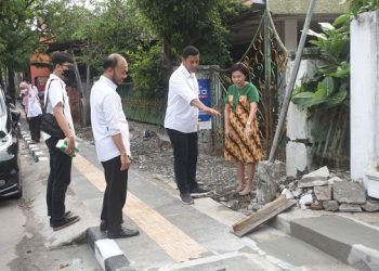 Wali Kota Kediri, Abdullah Abu Bakar saat meninjau proyek kolaborasi. Foto: Ist