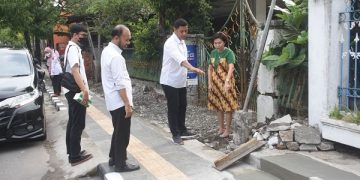 Wali Kota Kediri, Abdullah Abu Bakar saat meninjau proyek kolaborasi. Foto: Ist