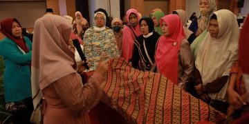 Para modin perempuan antusias menyimak pelatihan pemulasaraan jenazah. Foto: Ist