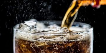 Soft drink, salah satu minuman penghilang rasa kantuk. Foto: Freepik
