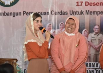 Novita Hardini saat hadir dalam peringatan HUT ke-23 Dharma Wanita Persatuan Kabupaten Trenggalek. Foto: Ist