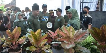 Bupati Arifin mendampingi Gubernur Khofifah dalam kunjungannya ke Kabupaten Trenggalek. Foto: Ist