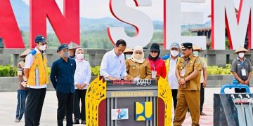 Presiden Jokowi pada prosesi peresmian Bendungan Semantok Kabupaten Nganjuk. Foto: Ist