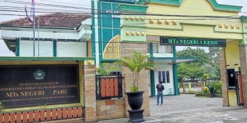 MTS Negeri 1 Kediri harus menghadapi musibah kecelakaan yang menimpa muridnya. Foto: Bacaini