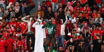 Dukungan suporter saat Indonesia melawan Brunei di Stadion Kuala Lumpur Malaysia. Foto: IG @PSSI