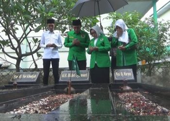 Panasi Mesin Politik, DPW PPP Jatim Ziarah Makam Pendiri NU di Jombang
