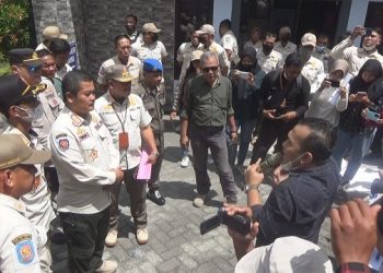 Pabrik Bodong Bermunculan, Satpol PP Jombang Didemo Warga
