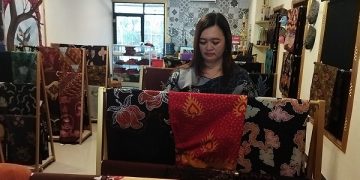 batik motif lidah api dan koleksi batik lainnya di Galery Lochantara. Foto: Bacaini
