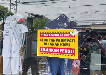 Abaikan Perjuangan Suporter, Aremania Segel Kandang Singa