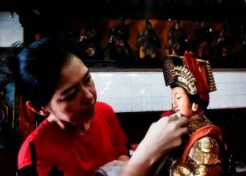 Sambut Imlek, Patung Makco Kediri Dimandikan