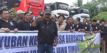 Paguyuban Kades di Jombang yang akan berangkat ke Jakarta. Foto: Bacaini/Syailendra