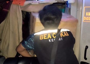 Cegat Bus di Pintu Tol, Bea Cukai Kediri Sita 158 Ribu Batang Rokok Ilegal