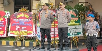 AKBP Wahyudi (kiri) dan AKBP Teddy Chandra (kanan). Foto: bacaini/Wahyu
