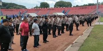 Apel gladi aparat gabungan pengamanan pertandingan di Stadion Brawijaya Kediri. Foto: Bacaini