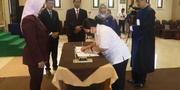 Prosesi pelantikan anggota PPS Kota Kediri untuk Pemilu 2024. Foto: Bacaini/Novira