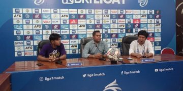 Divaldo Alves dan Riyatno Abiyoso pada sesi post match press conference. Foto: Bacaini/Novira