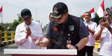 Bupati Dhito meresmikan Jembatan Ngadi. Foto: Ist