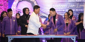 Wali Kota Kediri Abdullah Abu Bakar dalam acara Launching Kediri Make Up Artist Society (KUAS). Foto: Ist