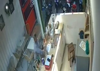 Layani Pembeli, HP Karyawan Kafe Malah Dibawa Kabur