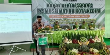 Ahmad Zainudin dalam rapat kerja cabang PC Muslimat NU Kota Kediri. Foto: Bacaini