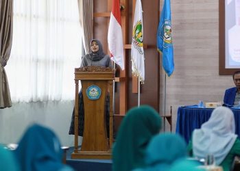 Bunda Fey saat hadir dalam kegiatan sosialisasi UU Nomor 12 Tahun 2022 di UNP Kediri. Foto: Ist