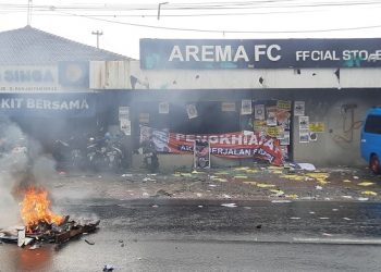Suporter Rusak Sekretariat Arema FC
