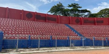 Tribun penonton di Stadion Brawijaya Kediri. Foto: Bacaini/Novira