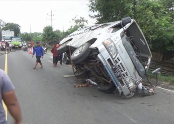 Minibus Terguling di Jombang, 18 Penumpang Luka-luka