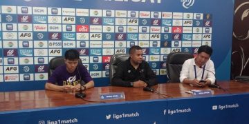 Divaldo Alves dan Bayu Otto dalam sesi post match press conference di Stadion Brawijaya. Foto: Bacaini/Novira