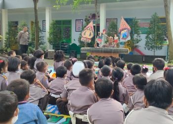 Marak Isu Penculikan, Polisi di Kediri Edukasi Anak TK Dengan Cerita Wayang