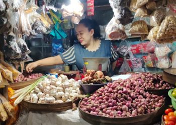 Harga Sembako Terus Naik, Omzet Pedagang Anjlok