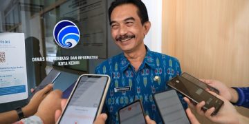Kepala Dinas Kominfo Kota Kediri, Apip Permana saat diwawancara awak media. Foto: Ist