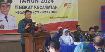 Wali Kota Kediri, Abdullah Abu Bakar saat membuka Musrenbang RKPD 2024 Kecamatan Kota. Foto: Ist