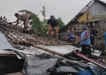 Diterjang Angin Kencang, Rumah Warga di Jombang Roboh