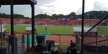 Tribun Stadion Brawijaya yang tampak lengang. Foto: Bacaini/Novira