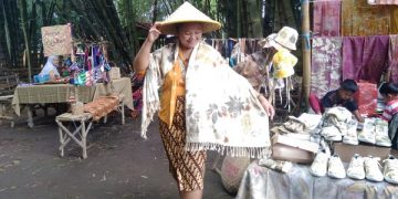 Suasana jadul di Pasar Keramat Pacet, Mojokerto. Foto: Bacaini/Fio
