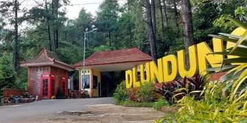 Wisata air terjun Dlundung, Kecamatan Trawas, Kabupaten Mojokerto. Foto: Bacaini/Fio