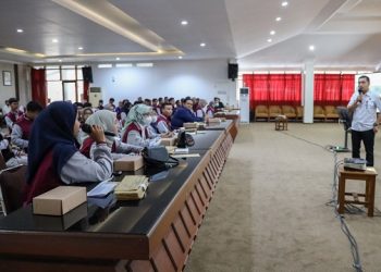 Sosialisasi penggunaan Aplikasi Geospasial kepada mahasiswa KKN. Foto: Ist