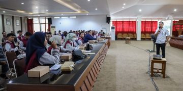 Sosialisasi penggunaan Aplikasi Geospasial kepada mahasiswa KKN. Foto: Ist