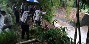 Upaya pencarian balita tenggelam. Foto: Polsek Karangploso