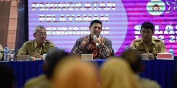 Wali Kota Kediri pada acara Pembinaan Peningkatan Pelayanan Pendidikan di Kota Kediri. Foto: Ist