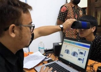 Perekaman KTP elektronik program Dispendukcapil Goes to School 2023. Foto: Ist