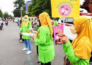Kampanye Cegah Stunting di Bundaran Sekartaji Kota Kediri. Foto: Ist