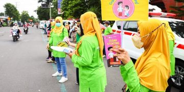 Kampanye Cegah Stunting di Bundaran Sekartaji Kota Kediri. Foto: Ist