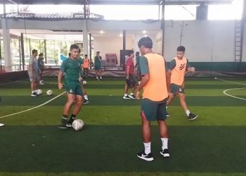 Jaga Kebugaran Fisik, Persik Latihan di Lapangan Futsal